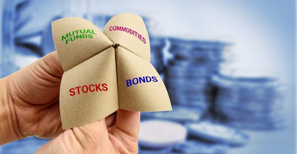 Man uses a paper fortune teller to make multiple decisions for his own portfolio