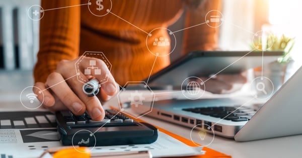 woman_using_a_calculator_doing_finances