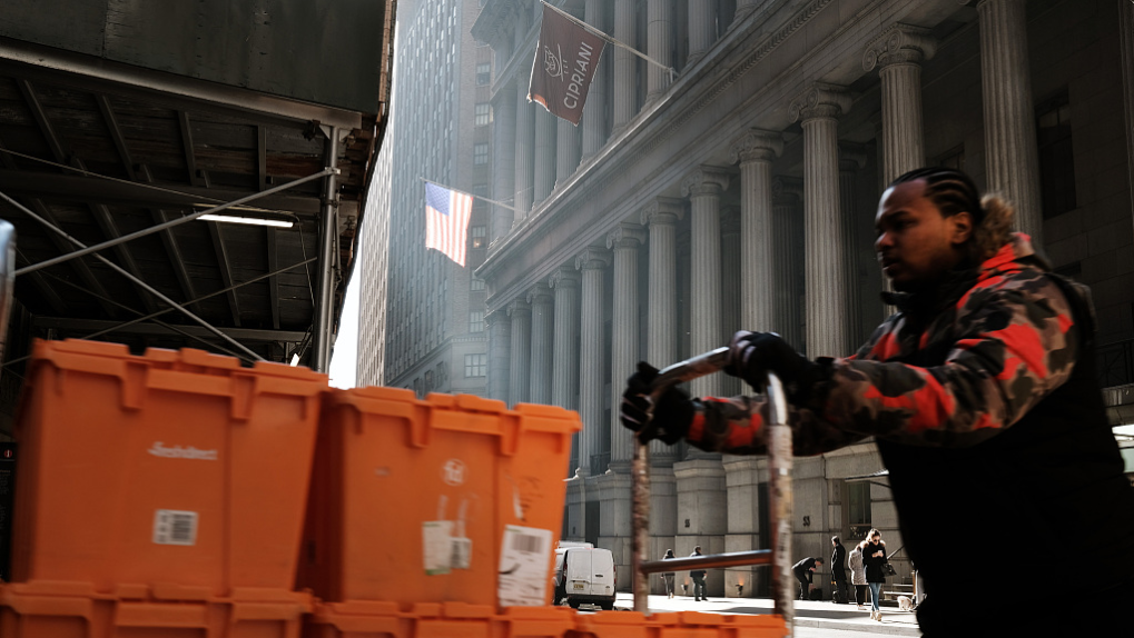 Inflation or recession? Yield curve inversion puts U.S. Fed in a dilemma